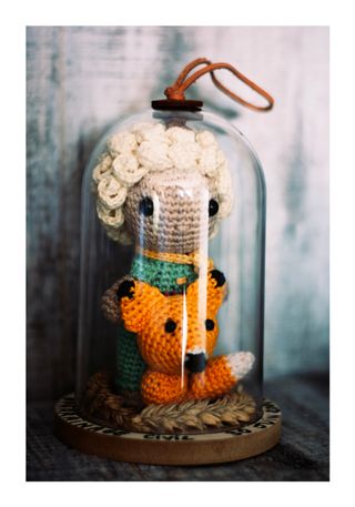 Personnage et renard au crochet
