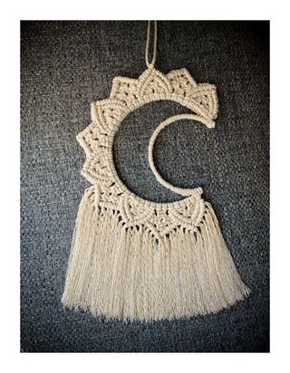 Tenture motif lune pour chambre de bébé